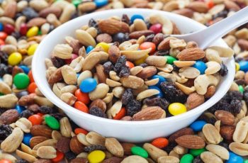national-trail-mix-day